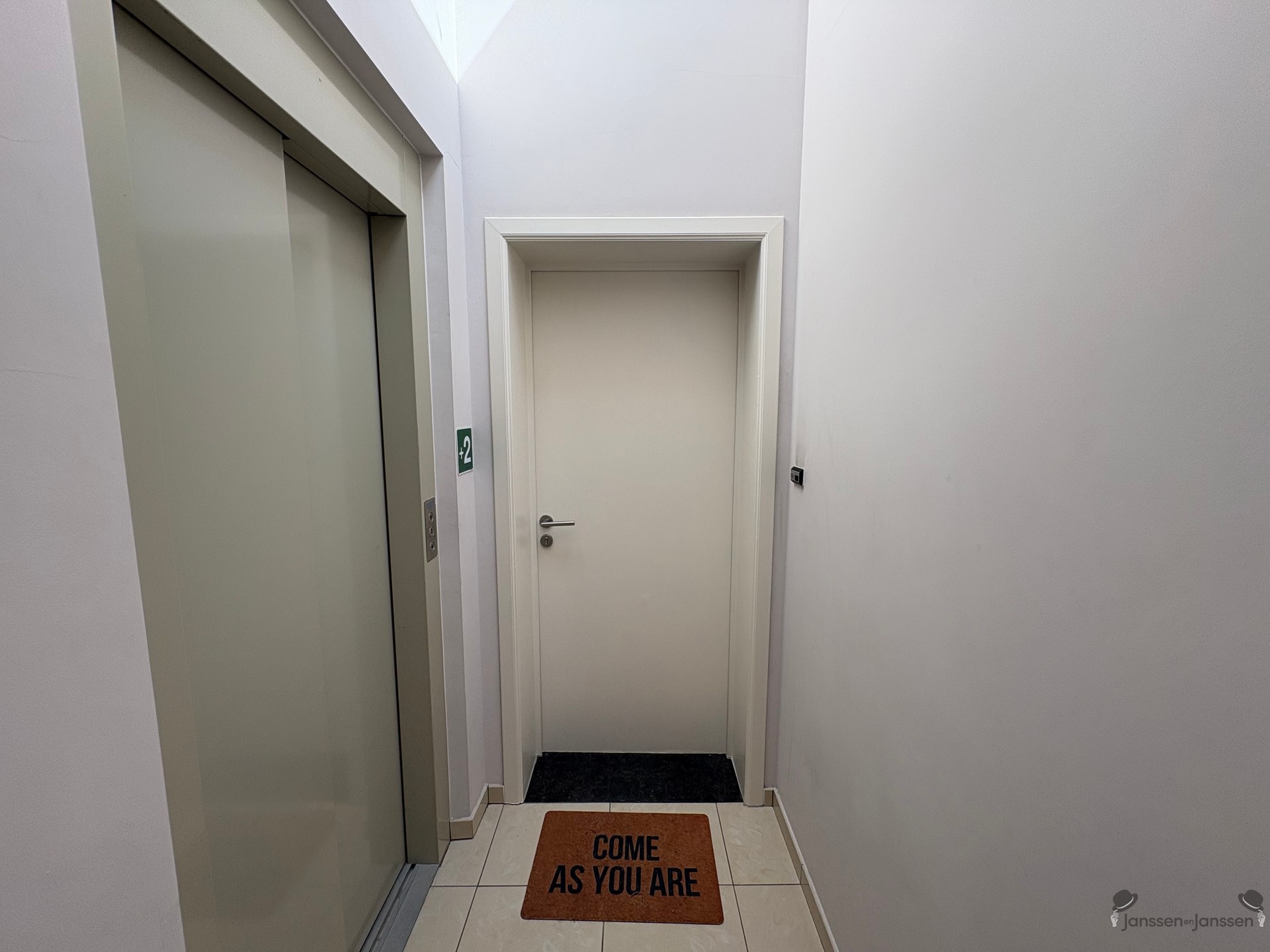 Ruim duplex appartement met terras en ondergrondse staanplaats te huur in Leopoldsburg - foto 4