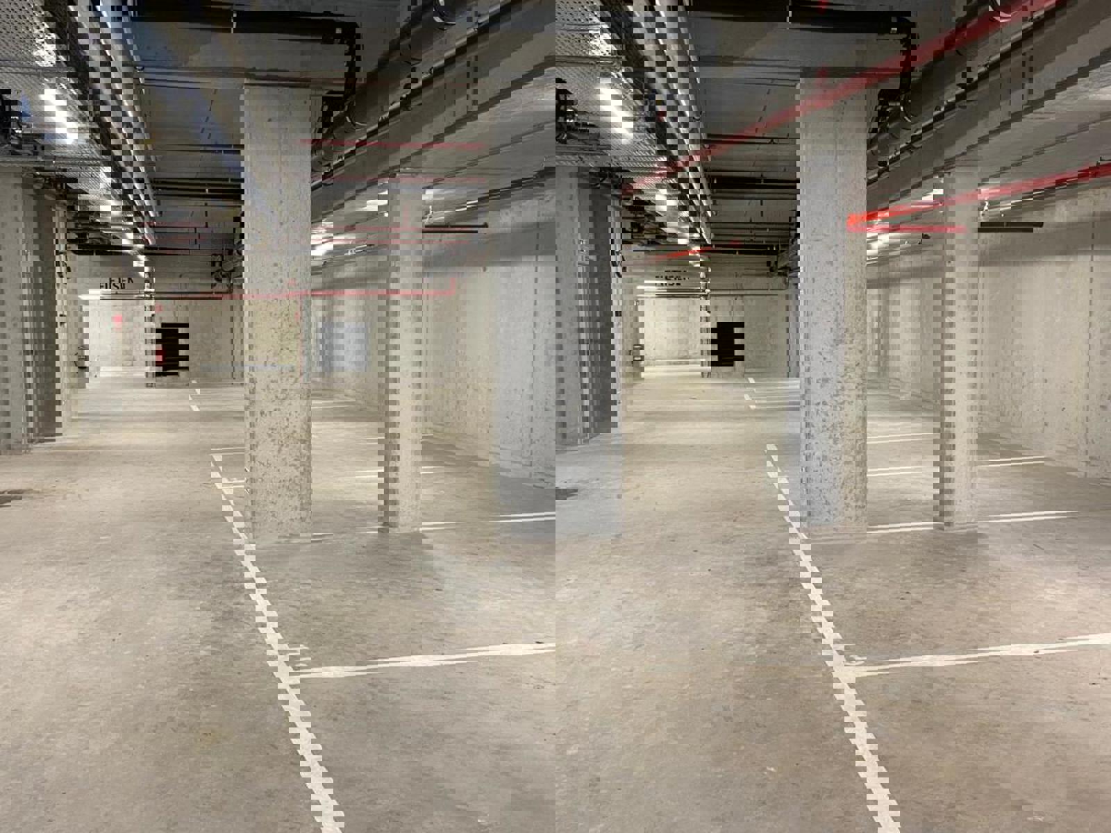 Parkeer zorgeloos in Aalst - verlaagde prijs! - foto 1