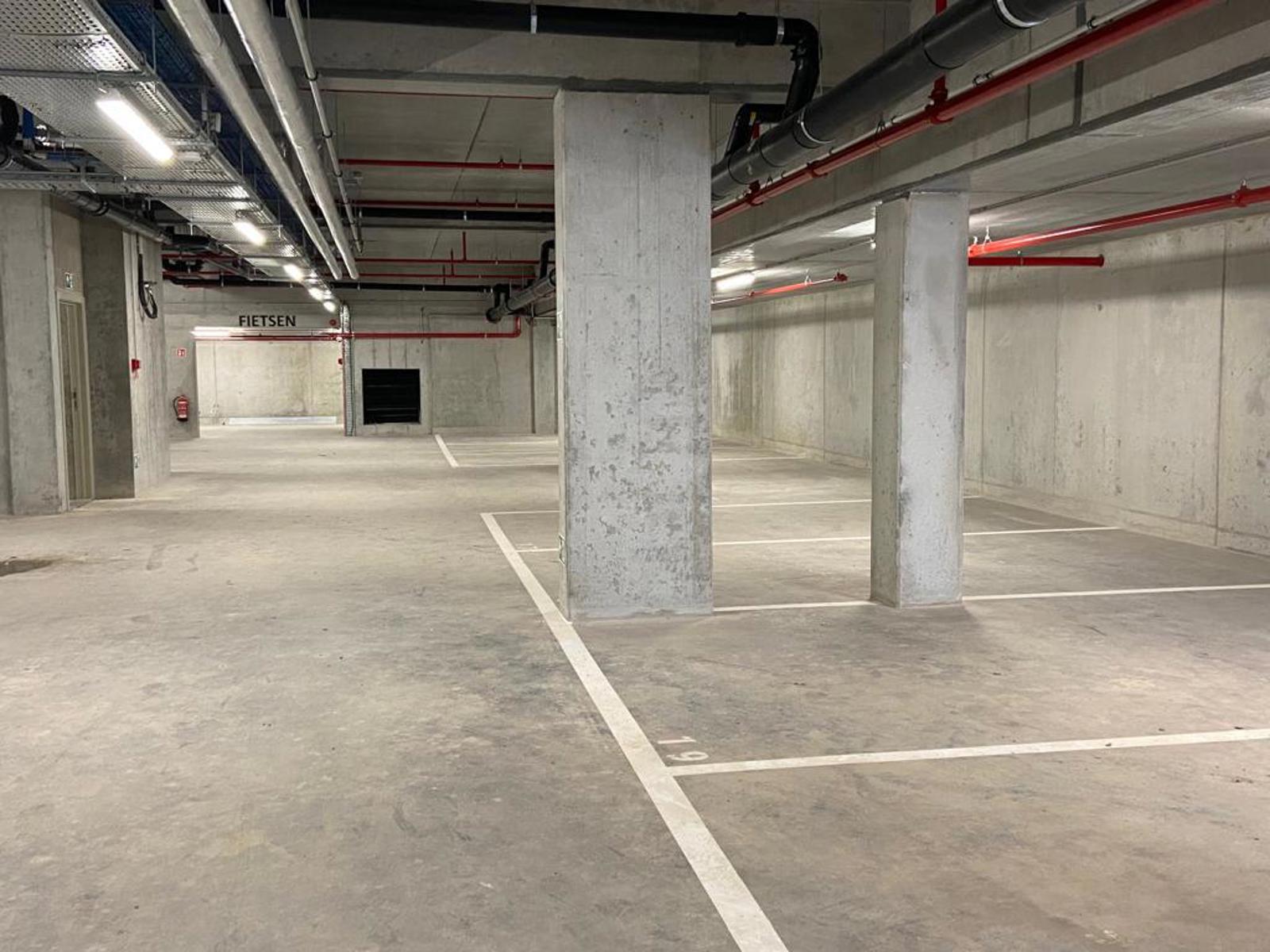 Parkeer zorgeloos in Aalst - verlaagde prijs! - foto 1