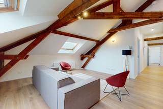 We Invest offers you for sale Brussels Usines, a spacious, warm and freshly renovated contemporary-style apartment, operated as a furnished...