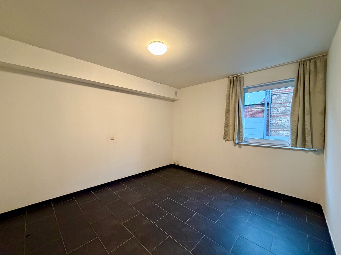 Instapklaar 1-slaapkamerappartement op een boogscheut van centrum Roeselare! - foto 5
