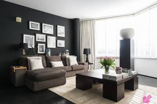 Op enkele meters van het Bonaparte dok en de jachthaven ('t Eilandje) bevindt zich een prachtig appartementsgebouw van de hand van Jo Crepain bestaande uit loftappartementen. <br />Beschikbaar vanaf 1 maart. <br />Indeling: appartement op de 3e verdieping (met lift) met prachtig uitzicht, Inkomhal met afzonderlijk toilet, berging met aansluiting wasmachine en droogkast, ruime en lichte living (42m² op gepolierde beton) met volledig ingerichte open keuken met alle toestellen, slaapkamer (16 m²), badkamer (ligbad met douchesproeier douche, dubbele lavabo), terras (11 m²) met bankirai. <br />Algemene onkosten: 90,00 euro/maand (water, lift, gemene delen).<br />Elektriciteit met eigen meter, vloerverwarming. <br />EPC = 233. De ramen aan de voorkant werden recent vernieuwd. <br />Fietsenberging en privatieve kelderberging aanwezig.