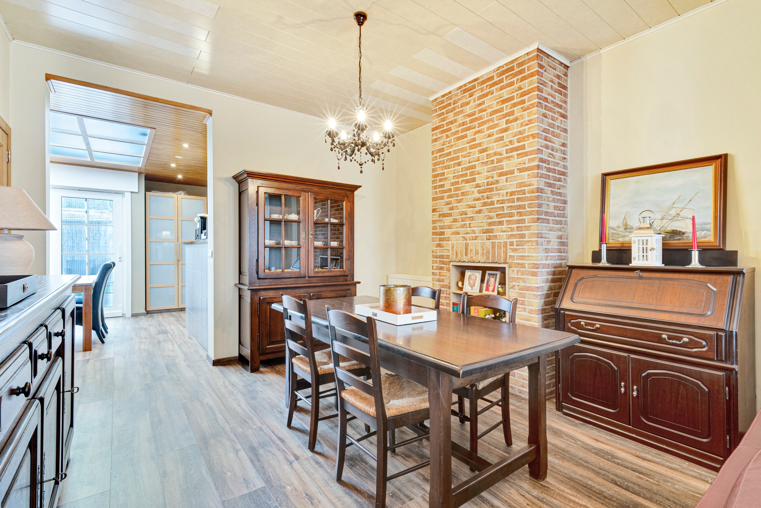 Instapklare woning met maar liefst 3 garages - foto 4