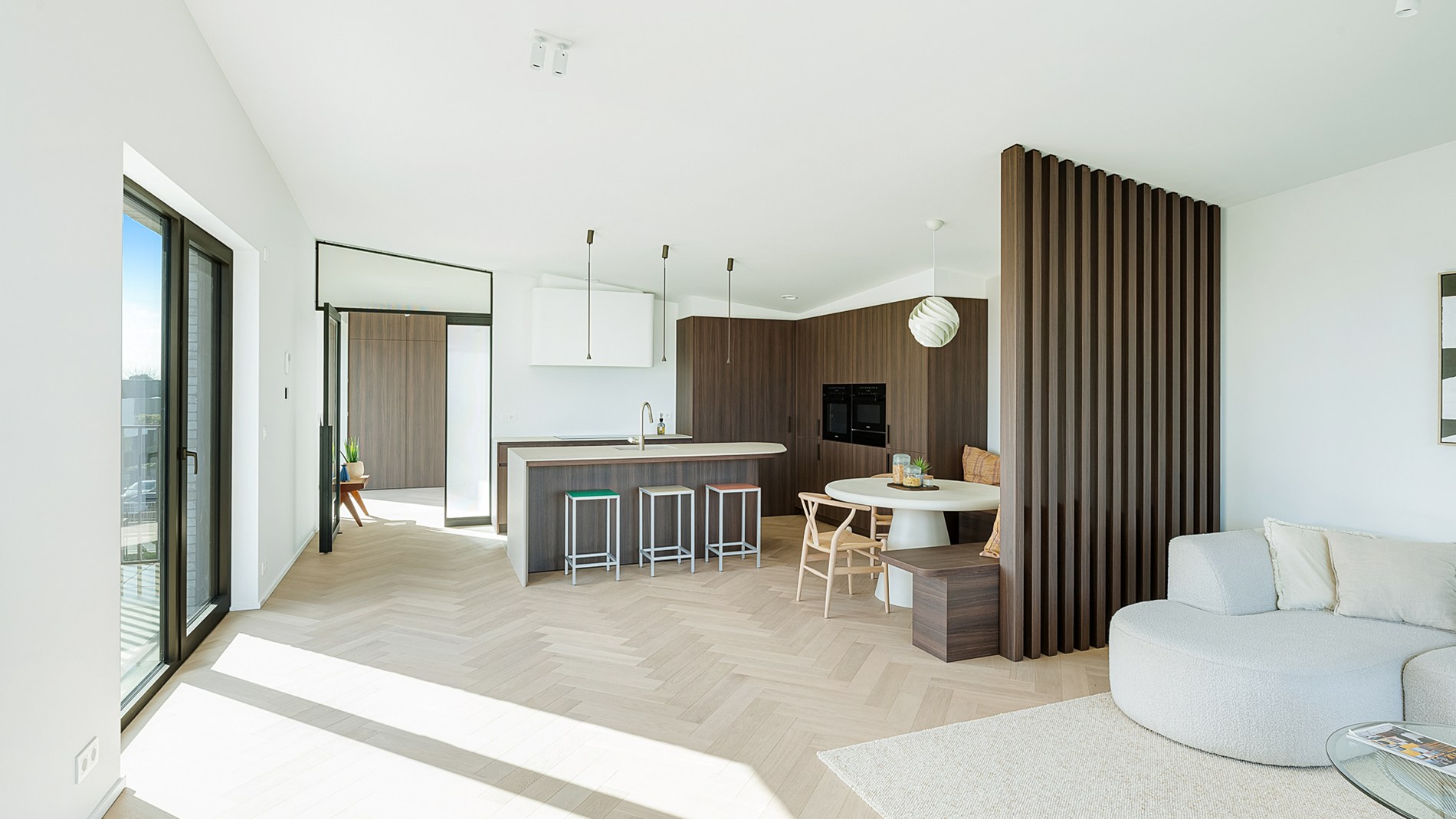 Exclusief verblijf met lift, terrassen en uitzonderlijke volumes in een groene-autovrije verkaveling te Knokke. - foto 3