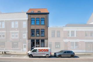 Dit prachtige appartement in Gent biedt een ideale combinatie van comfort en stijl. Met een bewoonbare oppervlakte van 85 m² geniet u van een ruime en lichte leefomgeving. De indeling omvat twee slaapkamers en twee badkamers, wat zorgt voor voldoende privacy en gemak voor het hele gezin.<br /><br />Het appartement beschikt over een aantrekkelijke tuin, die een rustige buitenruimte biedt midden in de stad. Deze groene oase is perfect voor ontspanning, tuinieren of gezellige momenten met familie en vrienden. Dankzij de 25m² heeft u voldoende ruimte om uw buitenwensen te realiseren.<br /><br />Gelegen in een rustige en toch goed bereikbare buurt van Gent, is dit appartement ideaal voor wie op zoek is naar een combinatie van stedelijk leven en groen comfort. De moderne voorzieningen en kwalitatieve afwerking maken dit pand een uitstekende keuze voor zowel gezinnen als koppels.<br /><br />Huurprijs: 1.475 €/maand<br />Gemeenschappelijke kosten: 75 €/maand<br /><br />Wenst een bezoek? Contacteer Mathieu op het nummer 0474/74.64.04.