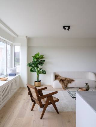 This apartment, located on the 5th floor, stands out for its generous sense of space, practical layout, and high-quality finishes. An additional...