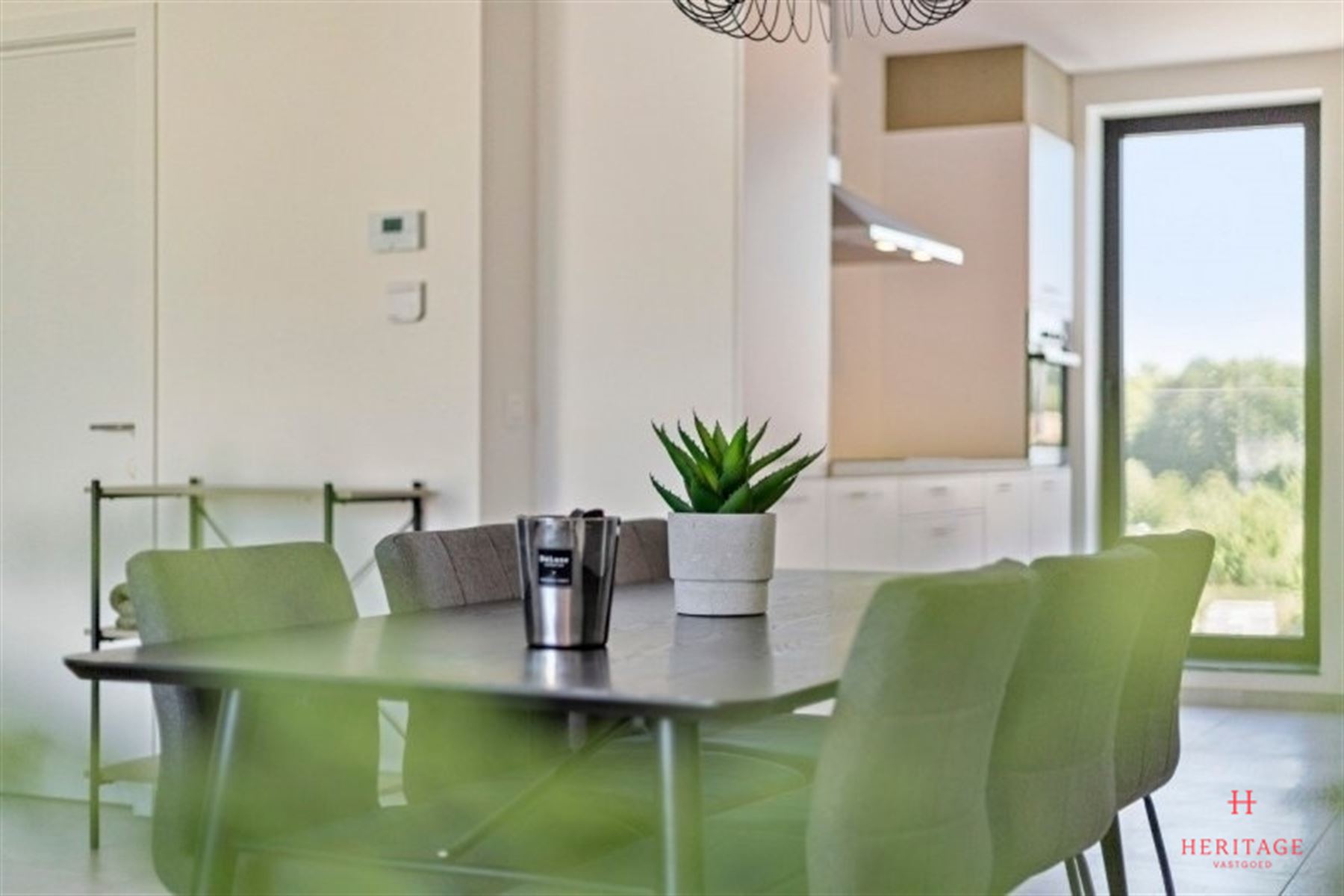 Appartement met 2 slaapkamers, terras en autostaanplaats - foto 5