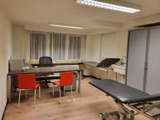 Dit lokaal kan uw uitvalbasis worden als psycholoog, kinesist, osteopaat, ... . De ruimte is gelegen in een medisch centrum, vlakbij vlotte...