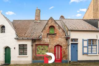 Maak kennis met deze charmante en karaktervolle stadswoning in het centrum van Brugge, gelegen op enkele stappen van 't Zand en de Markt van...