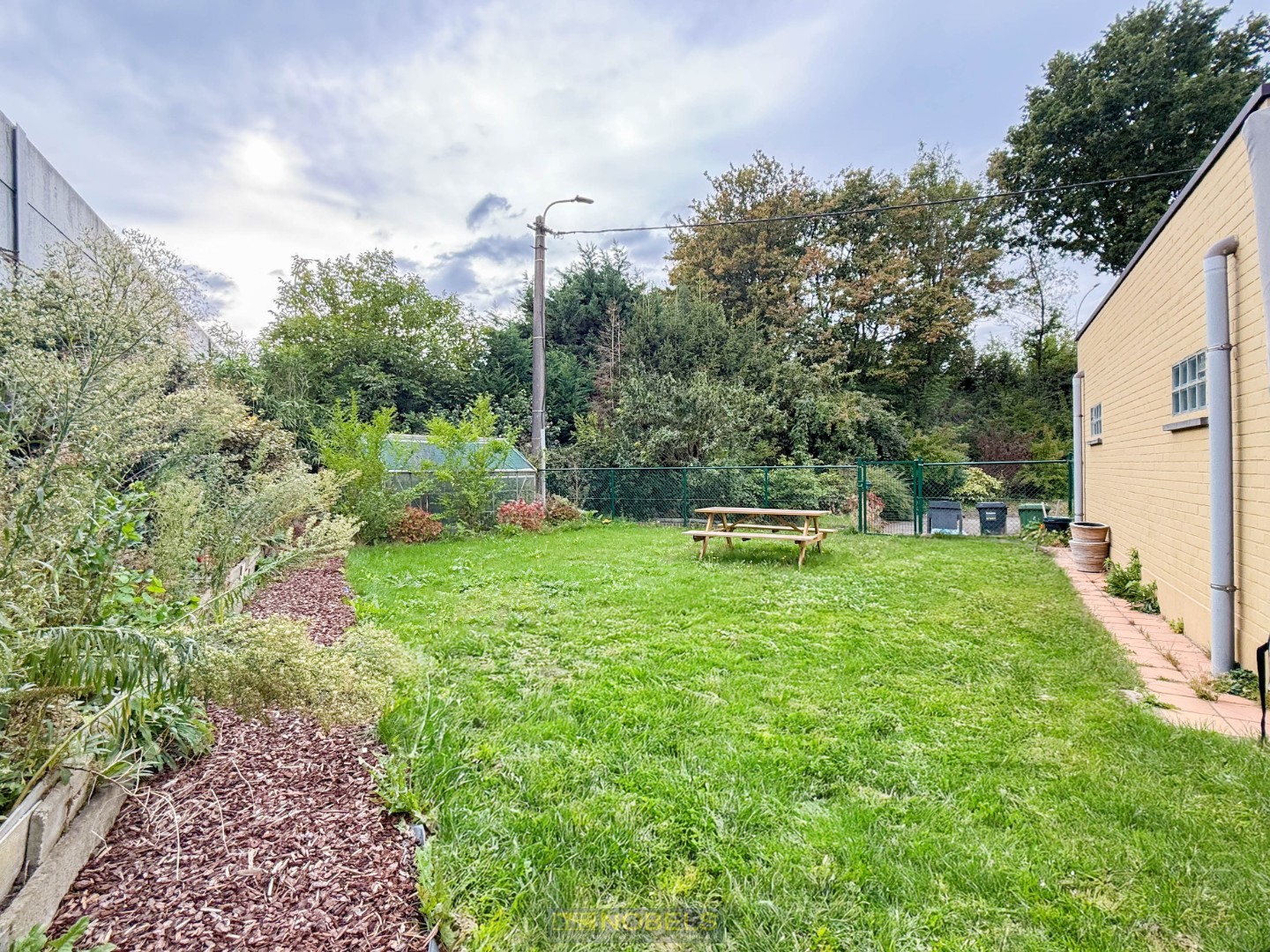 Te koop, perfect onderhouden woning met tuin, garage in doodlopende straat - photo 3