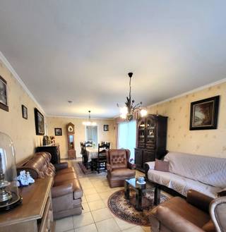 Zoekt u een ruime en goed gelegen woning te huur in Zonnebeke? Dan is dit pand, aangeboden door ERA Domus, wellicht precies wat u zoekt! Dit pand...