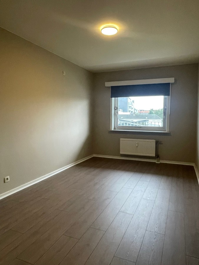 Volledig gerenoveerd appartement met terras en garage op het Marktplein - foto 5