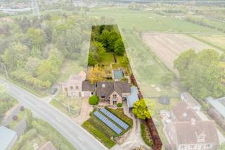 This villa with an annex is for sale on an exceptional plot of 4012m² in the middle of the landscaped agricultural area in Moerkerke (Damme)...