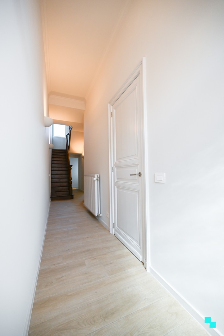 Prachtig & compleet gerenoveerde burgerwoning in hartje Izegem - photo 3