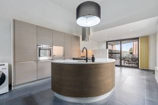 Bent u op zoek naar een instapklare woning met veel ruimte én een uitstekende visibiliteit? Dan is deze halfopen bebouwing, gelegen op een...