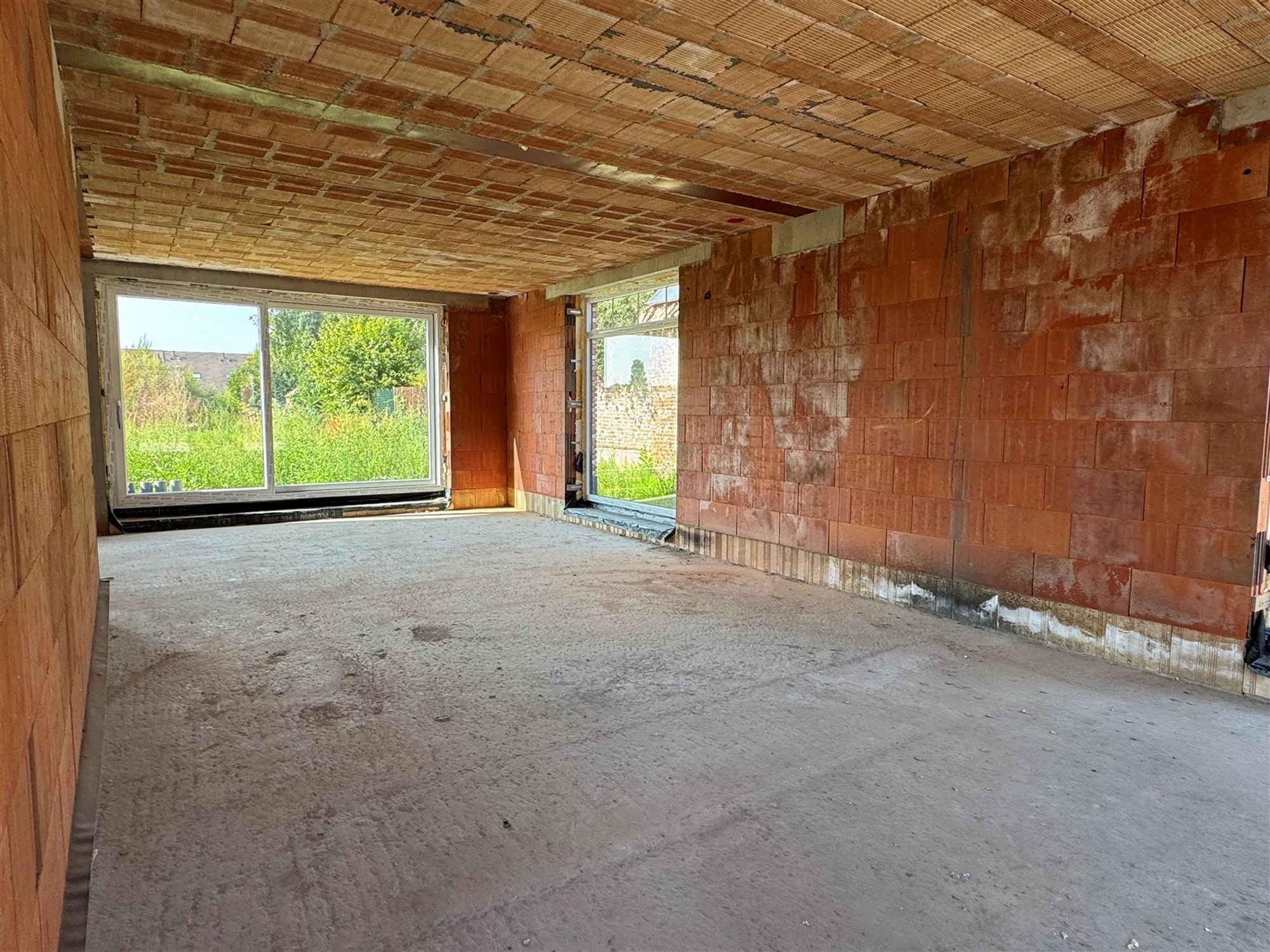 Ruime nieuwbouwwoning met 4 slaapkamers en carport te koop! - foto 3