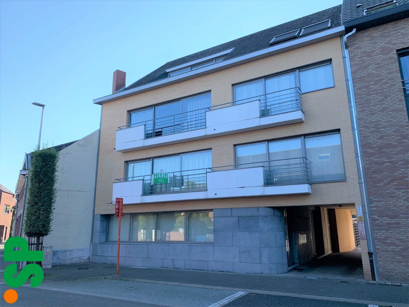 Ruim en lichtrijk appartement op een rustige ligging in het centrum van Geel. - foto 1