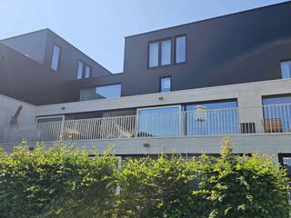 Dit ruim appartement gelegen te Nevele, blaast je onmiddellijk omver met zijn grote raampartijen en terras.Hierdoor is er een perfecte communicatie...