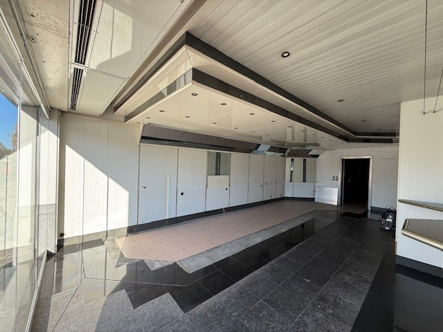 Ruim handelspand met kelder te huur op topligging nabij E17 en R4 - photo 2