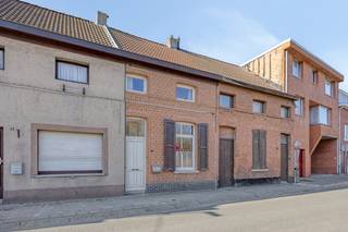 In het hart van Burcht, op een centrale en vlot bereikbare locatie, vinden we deze charmante woning.Deze verzorgde woning verwelkomt je via de...