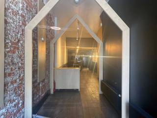 Handelspand te huur op toplocatie – Oude Markt Leuven!Bent u op zoek naar een unieke commerciële locatie in het hart van Leuven? Dit handelspand,...