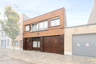 Te koop: Ruime gezinswoning in het hart van Vilvoorde, op wandelafstand van winkels, scholen en openbaar vervoer.Deze woning uit 1953 biedt...