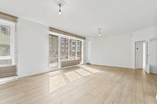 Ruim en stijlvol appartement in het hart van Temse, vlak bij het charmante gemeenteplein!Met een royale bewoonbare oppervlakte van 120 m² biedt dit...