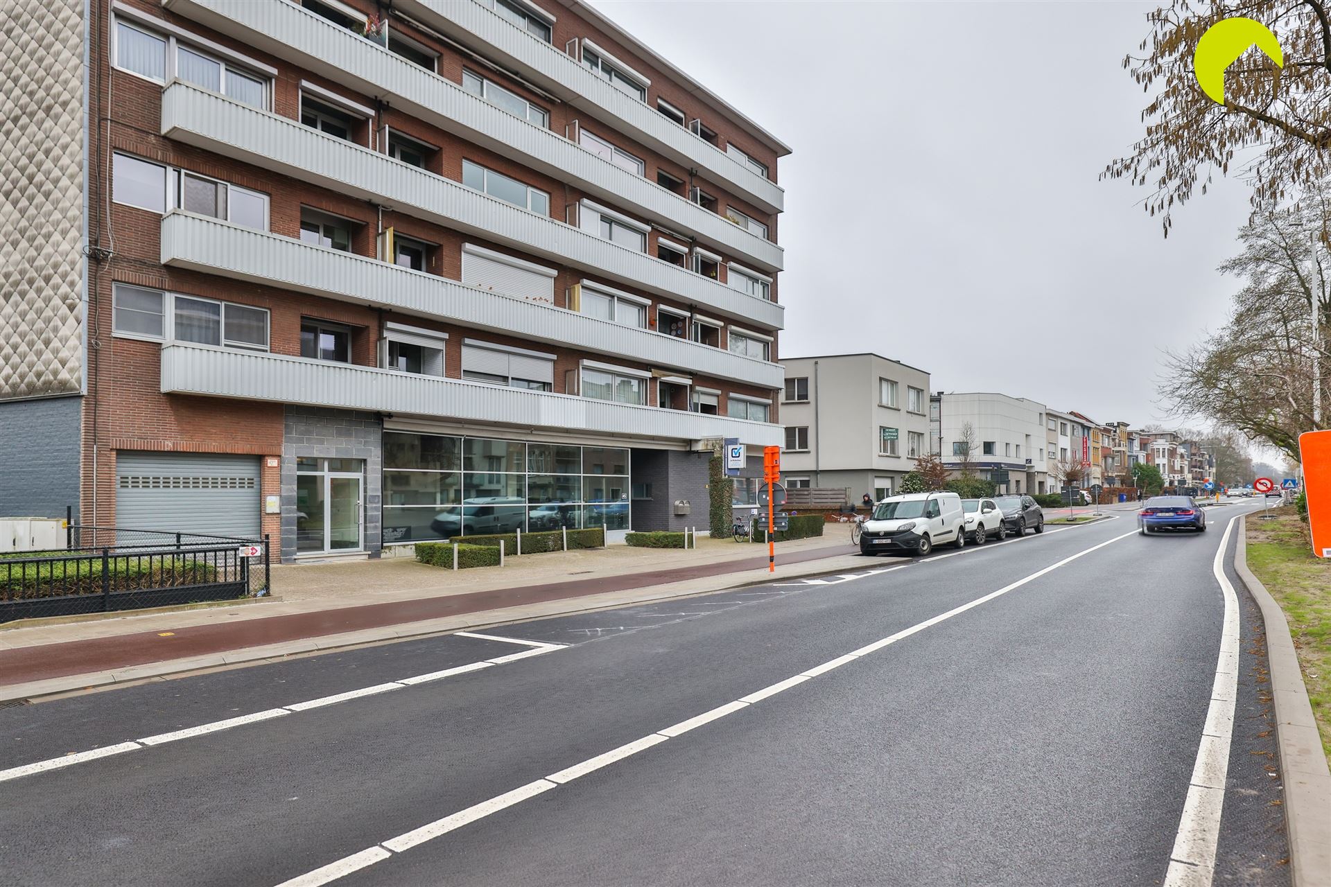 Commercieel gelijkvloers met appartement op A-locatie - foto 4