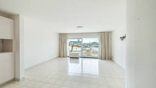 Zeer zonnig appartement aan de mooi vernieuwde jachthaven van Zeebrugge, voorzien van 2 slaapkamers en 2 mooie terrassen. Deze brede straat werd...