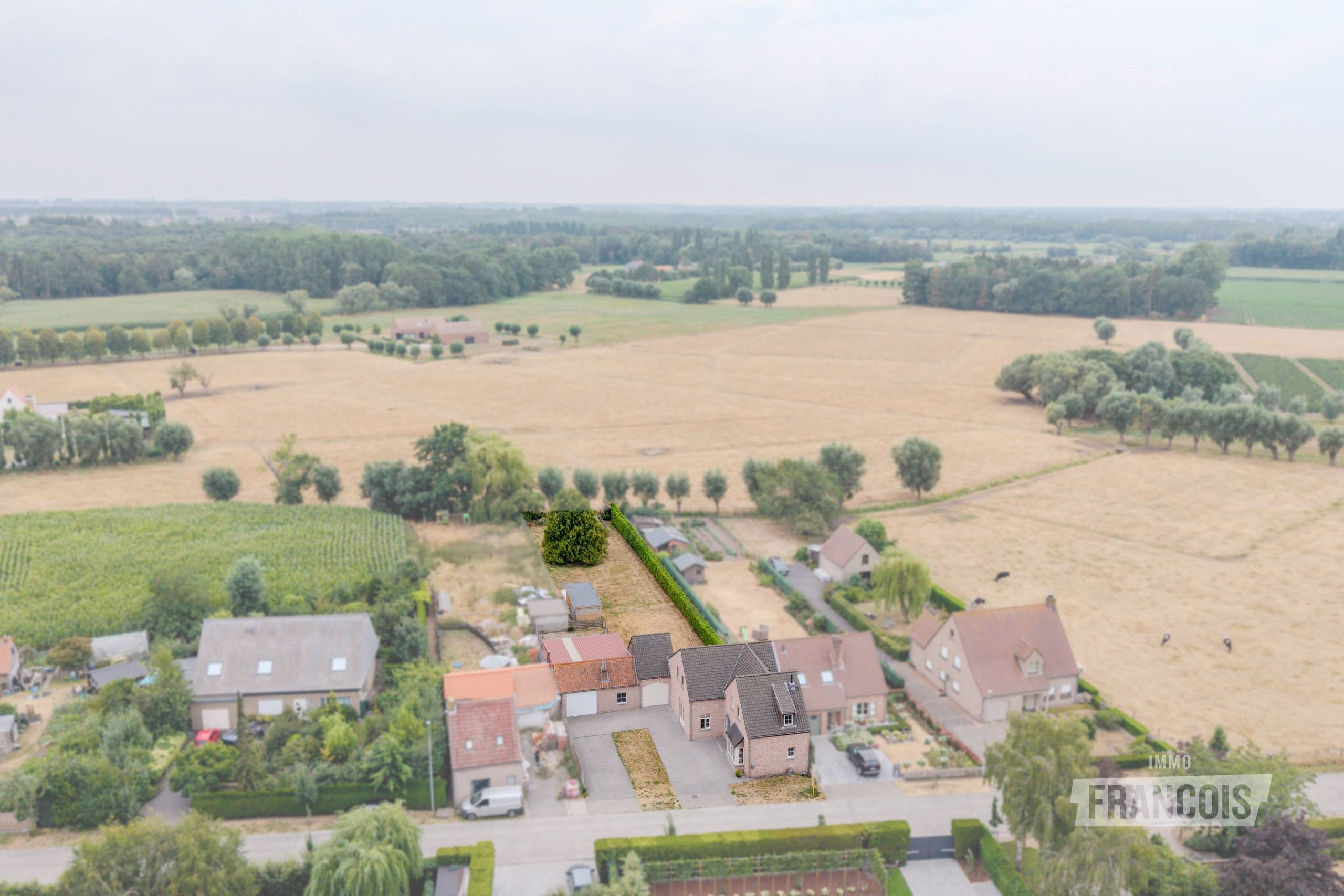 Landelijke woning uit 2012 4 slaapkamers en loods van 100 m² in Jabbeke Te Koop - foto 2