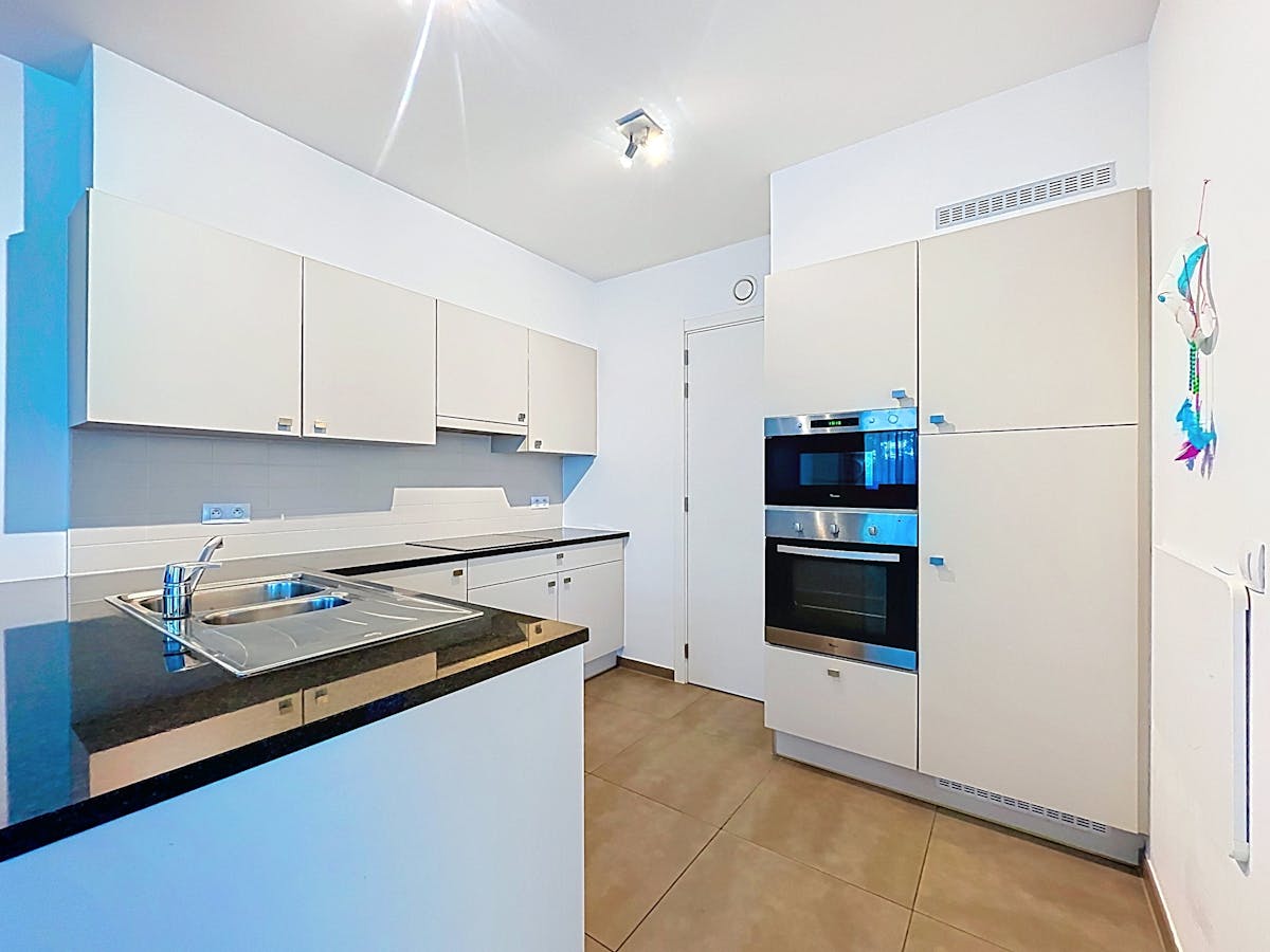 Bel appartement au rez-de-chaussée avec 3 chambres et jardin - photo 4