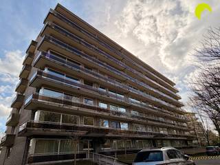 This spacious 2-bedroom apartment with a sunny garden is located on the well-situated Deurnestraat in Mortsel. Within walking distance, you will...