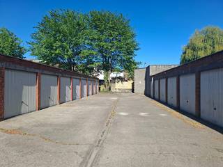 Garage te huur.