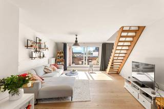 TOPGELEGEN, op wandelafstand van de LEIE, station en alle faciliteiten: mooi afgewerkt gezellig groot appartement (130m2) met TERRAS, 3 SLK en...