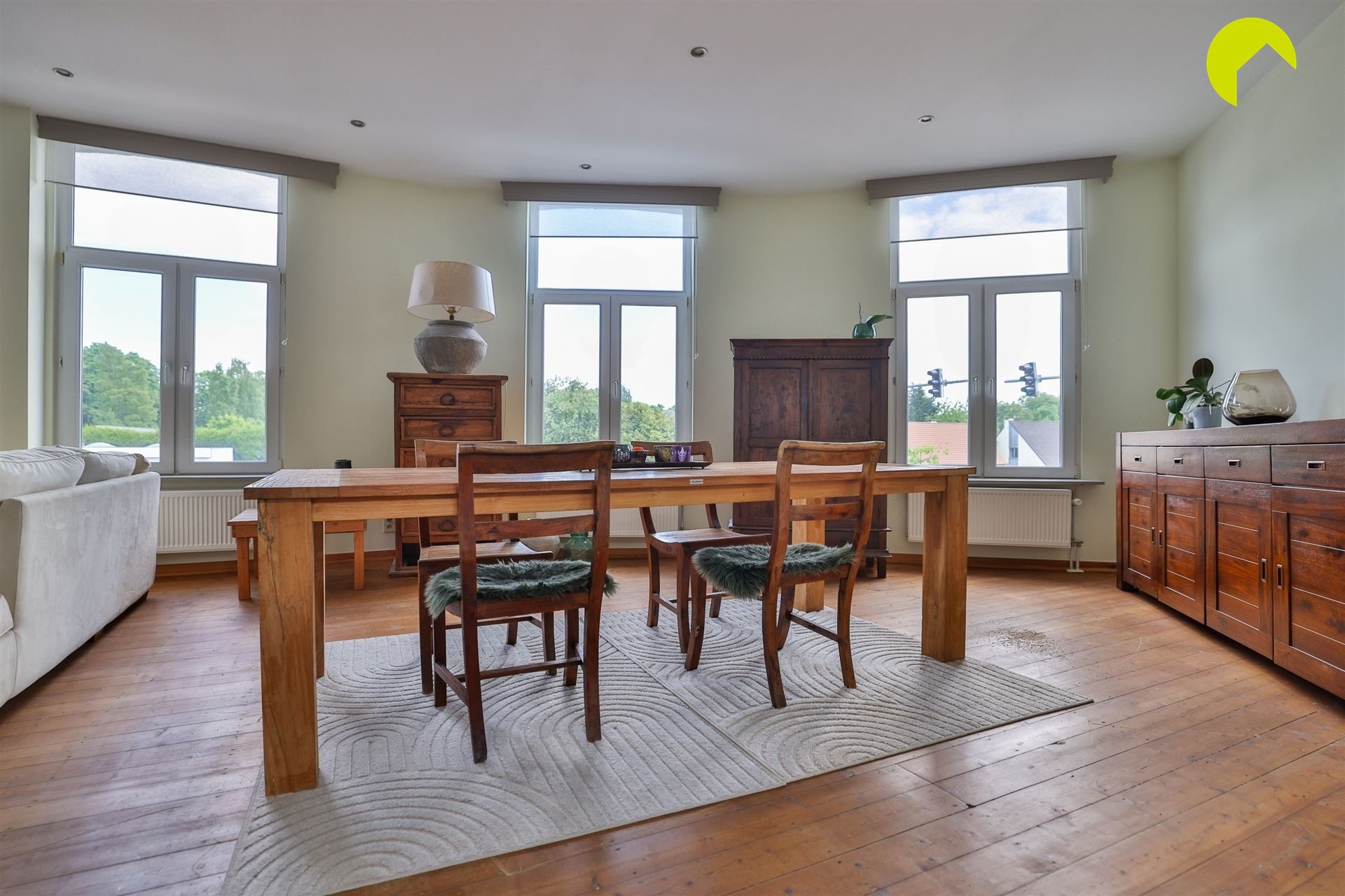 Polyvalent eigendom met handelsgelijkvloers en duplex appartement - foto 4