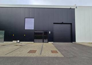 Strategisch gelegen magazijn op het industrieterrein 'Stadsheide' (Hasselt), vlakbij de Corda Campus. Goede verbinding met zowel de E314 als de...