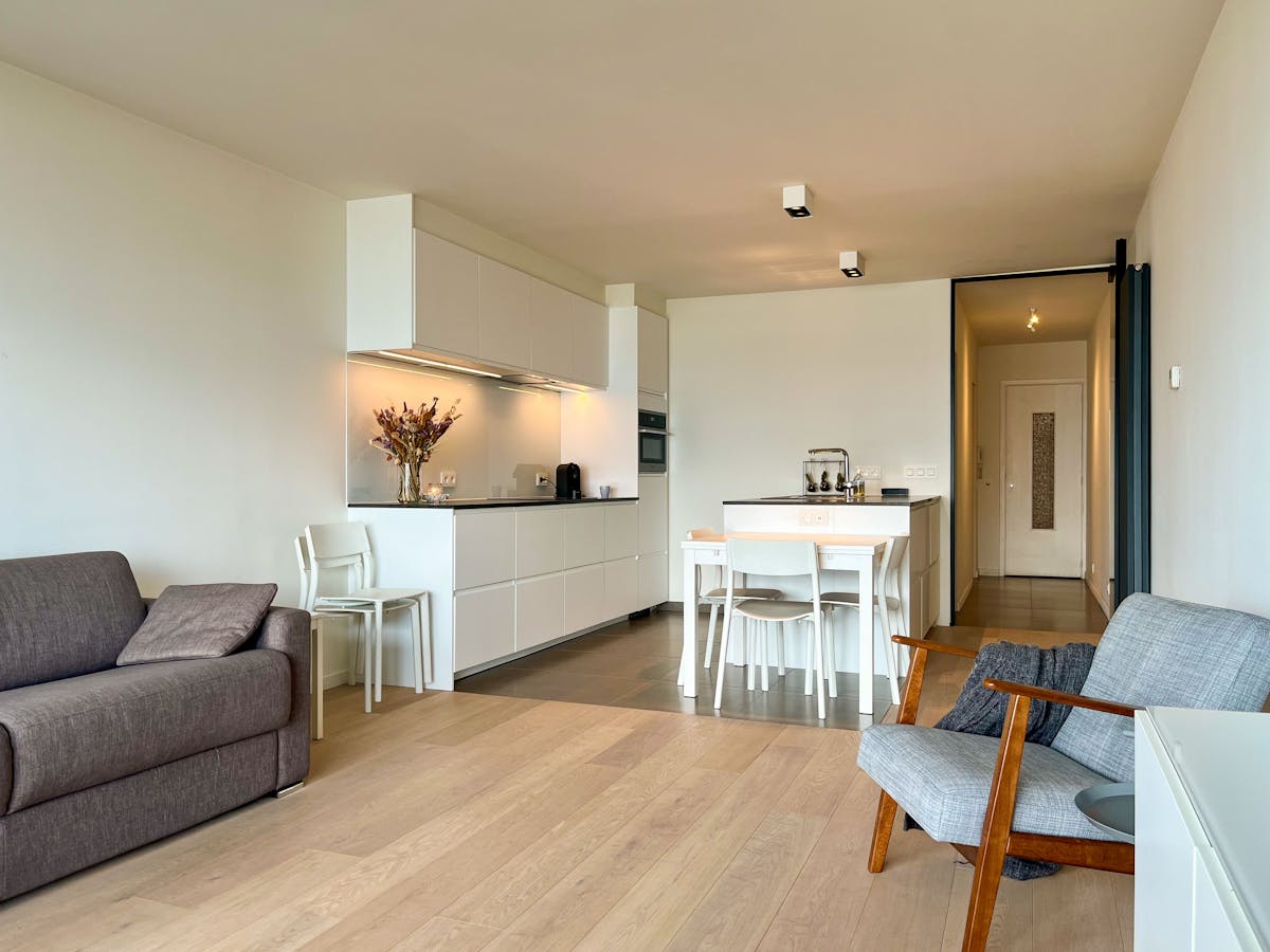 Renovated 1 bedroom apartment with frontal sea view! - photo 3