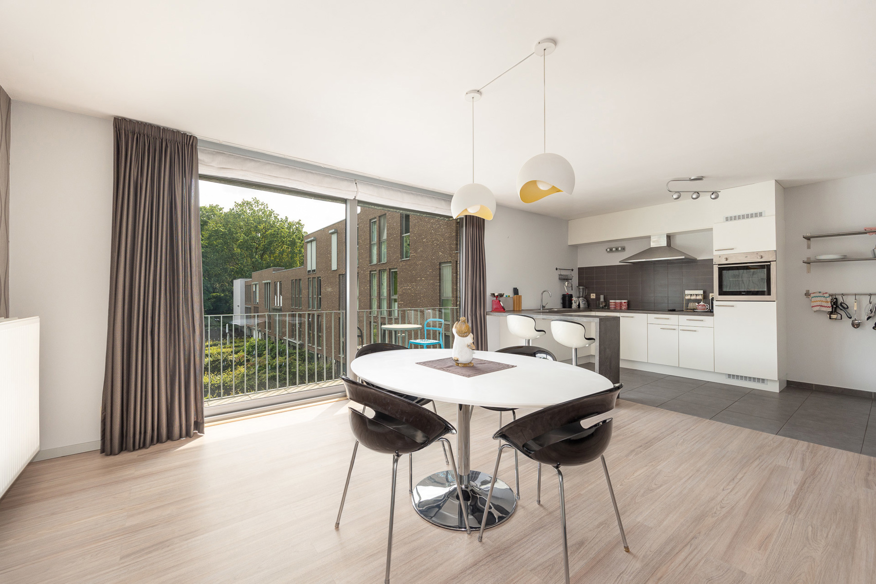 BEMEUBELD OF ONBEMEUBELD APPARTEMENT MET 2 SLAAPKAMERS - foto 2