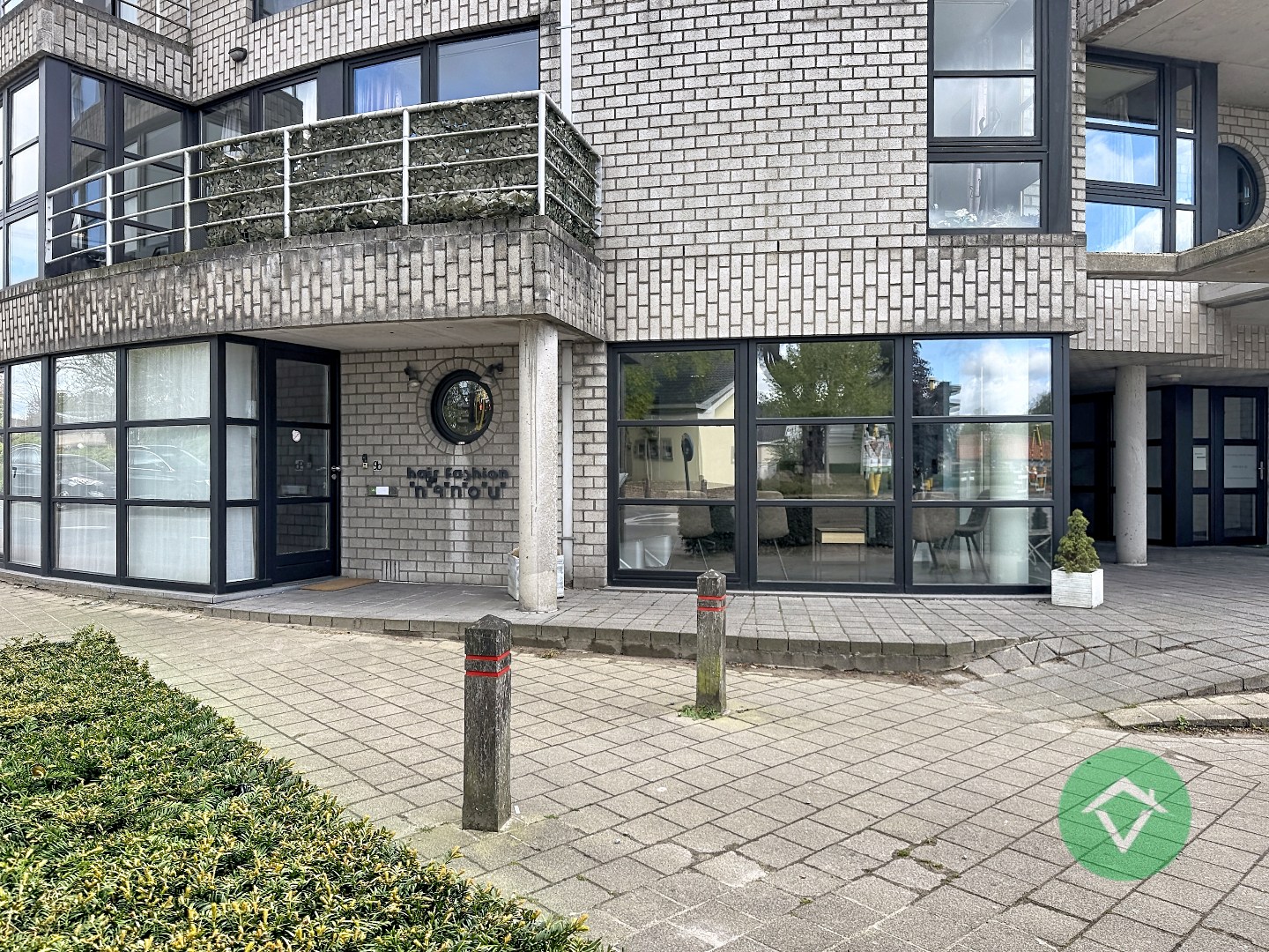 Volledig gerenoveerd handelspand met woonst en garage te Koekelare - foto 1