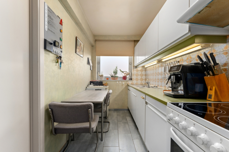 Roeselare : Instapklaar en ruim gerenoveerd appartement op toplocatie ! - foto 4