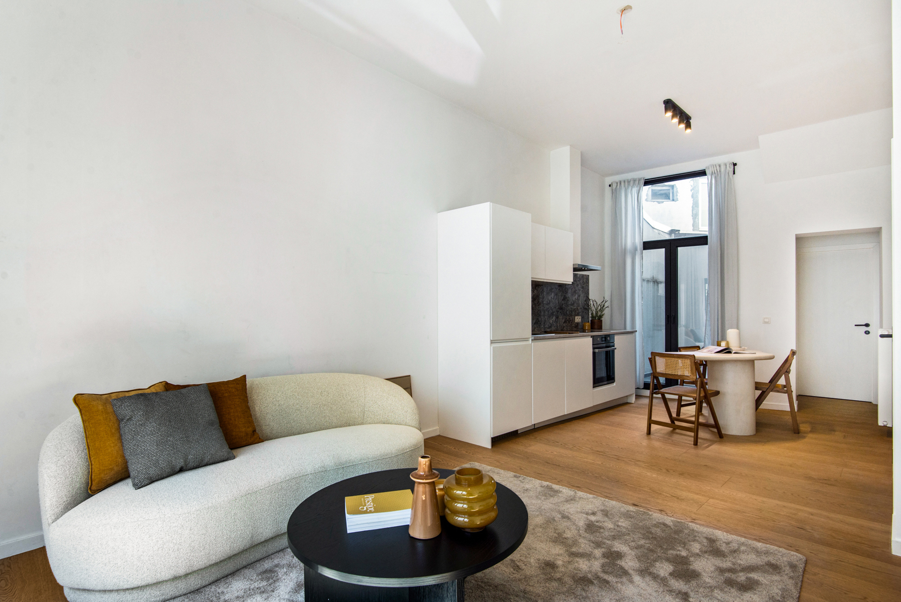 Gelijkvloers wonen met terras in hartje Oud-Berchem - foto 2