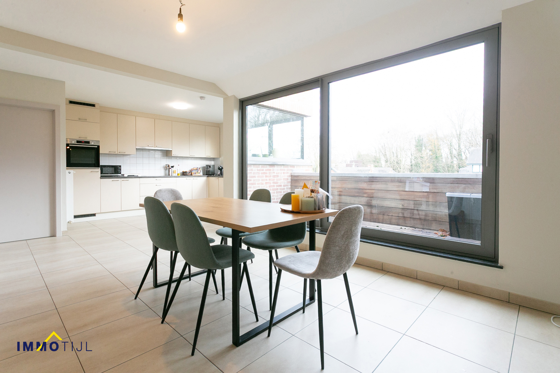 Ruim en lichtrijk appartement met terras en garagebox. - foto 3