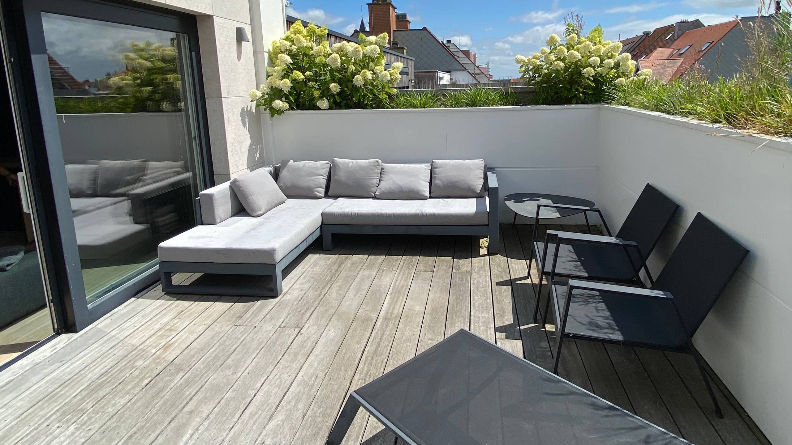 Lichtrijke en ruime penthouse nabij strand en Lippenslaan - foto 1