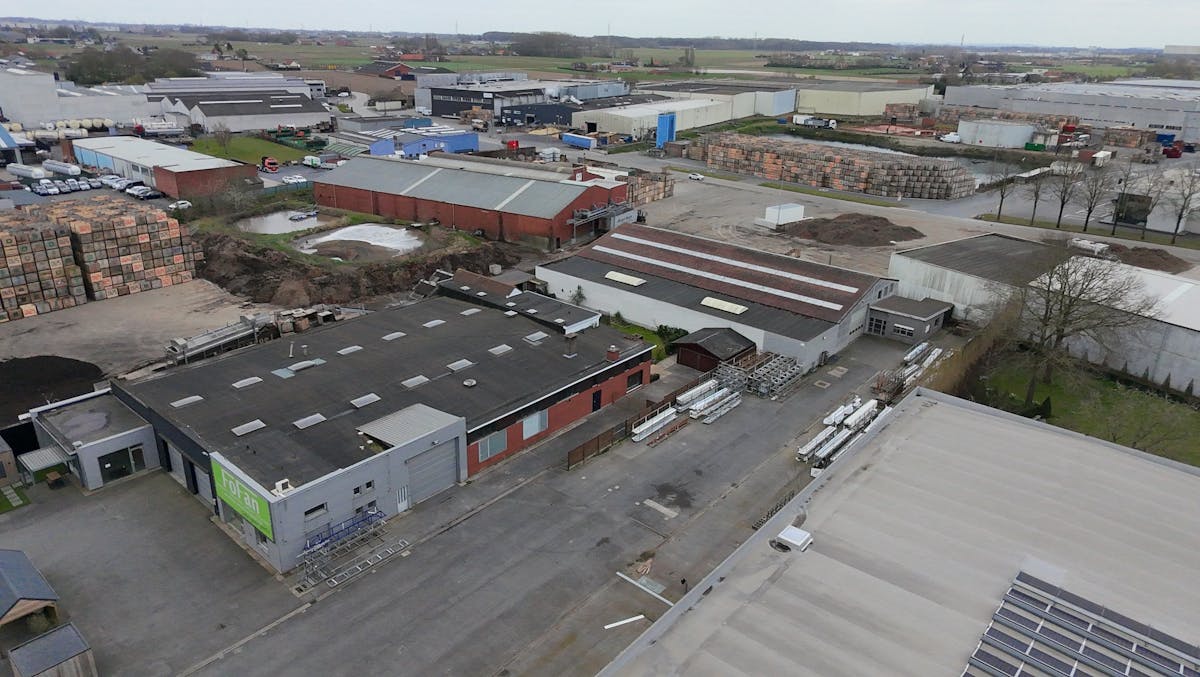 Bâtiment commercial à un endroit visible près de l'entrée et de la sortie de l'E403 - photo 5