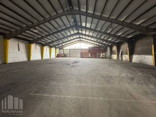 Gelegen aan de Leuvensesteenweg 110 te Vilvoorde, biedt dit bedrijfspand een opslagruimte van +/- 1.500 m² op een ruim terrein van +/- 6.500 m². De combinatie van de ruime opslagcapaciteit en het omvangrijke buitenterrein biedt diverse mogelijkheden voor opslag, logistiek en bedrijfsactiviteiten.<br /><br />Het pand geniet een strategische ligging langs de Leuvensesteenweg, met een vlotte verbinding naar de R0 Brusselse Ring en de E19. Hierdoor zijn Brussel, Antwerpen en Brussels Airport uitstekend bereikbaar.<br /><br />Een interessante opportuniteit voor bedrijven die op zoek zijn naar een ruime opslaglocatie met een groot buitenterrein in de regio Vilvoorde.<br /><br />Contacteer PANORAMA B2B voor bijkomende inlichtingen of een vrijblijvend plaatsbezoek op het nummer 0477 30 40 05.