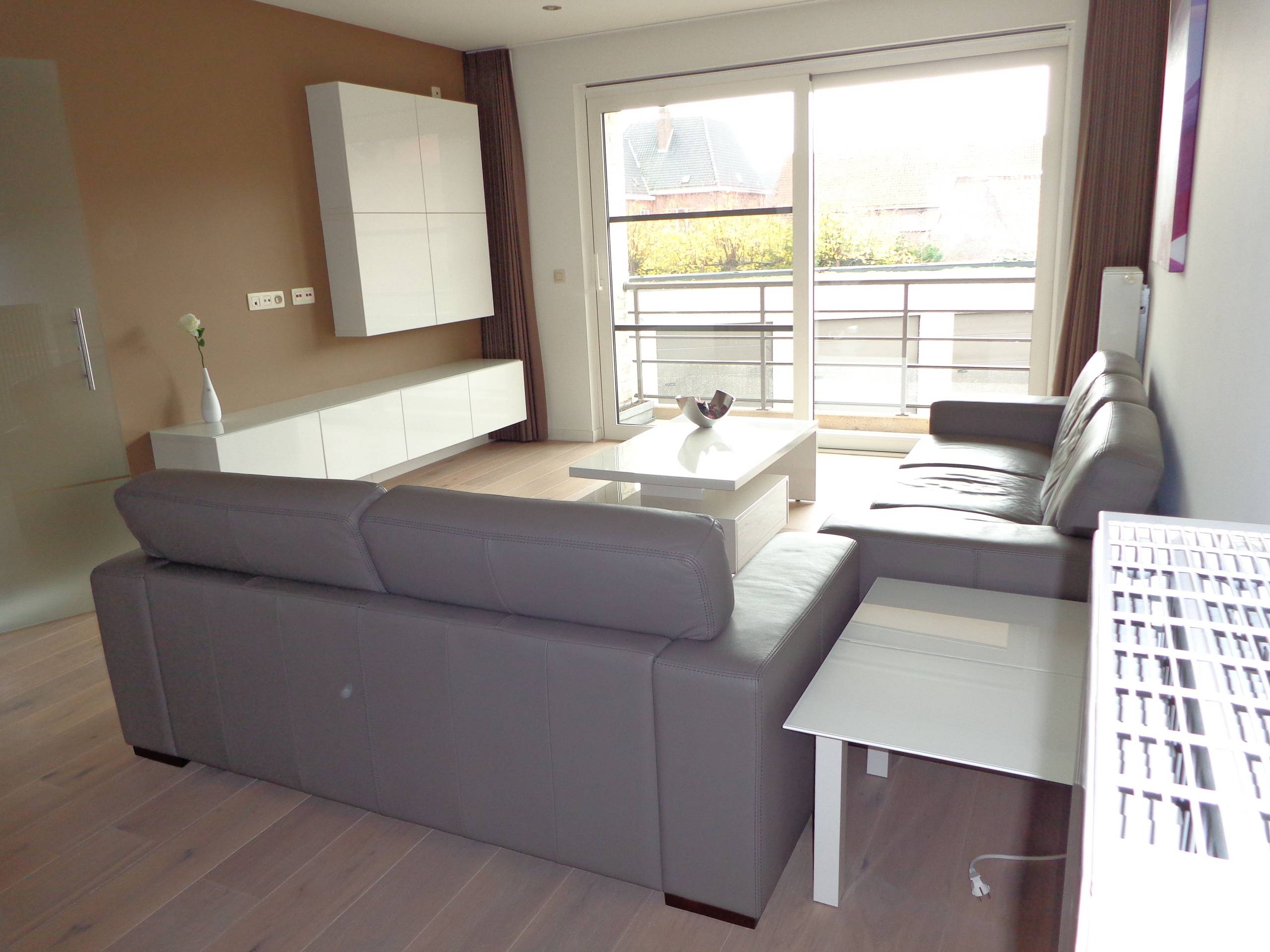 Kwaliteitsvol appartement met 2 slaapkamers, 2 terrassen en ondergrondse garagebox - foto 3