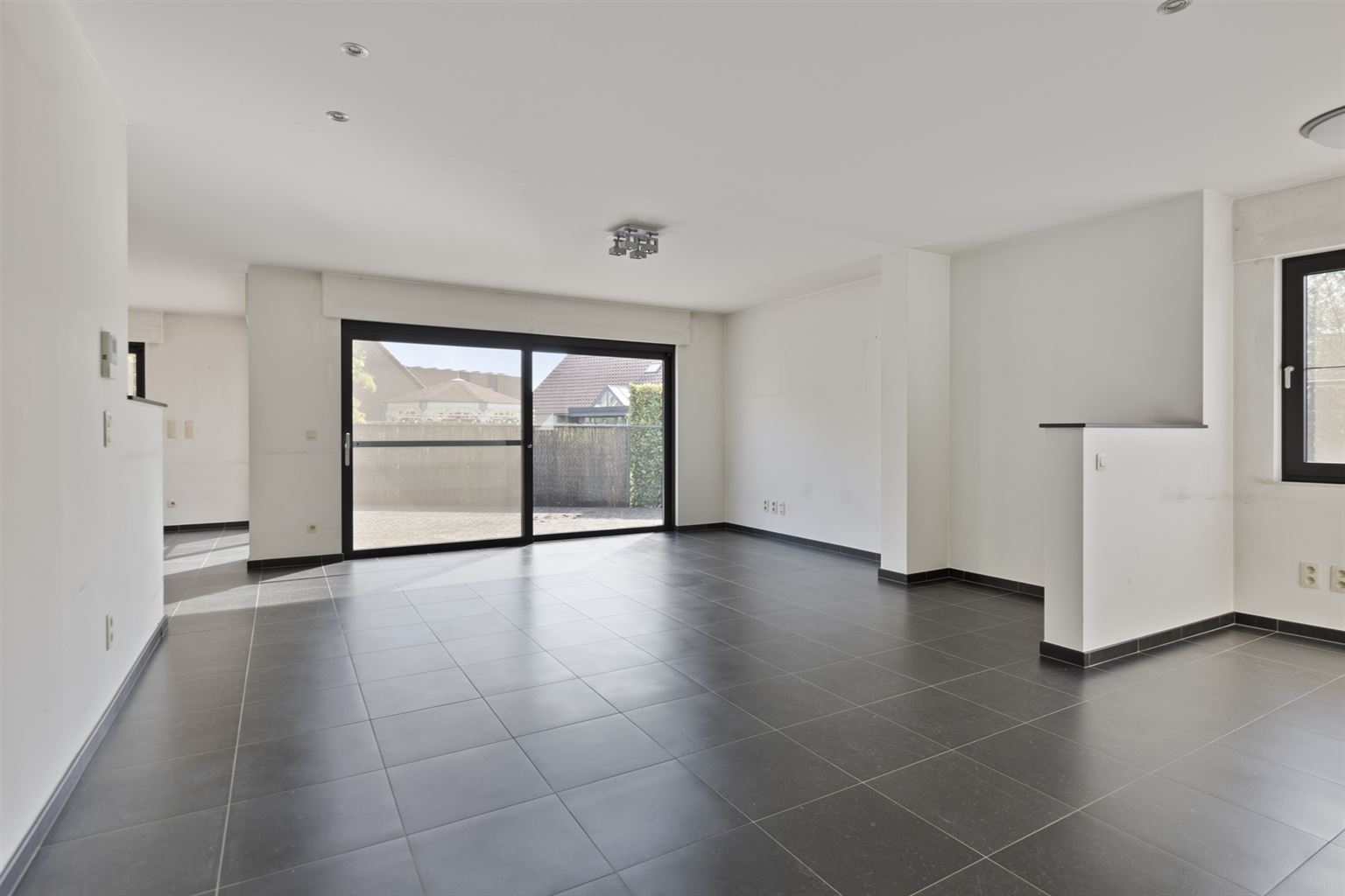 Instapklare, vrijstaande woning op 5a14ca. Voorzien van 4 slaapkamers en een inpandige garage op een rustige locatie in Kinrooi.  - foto 4