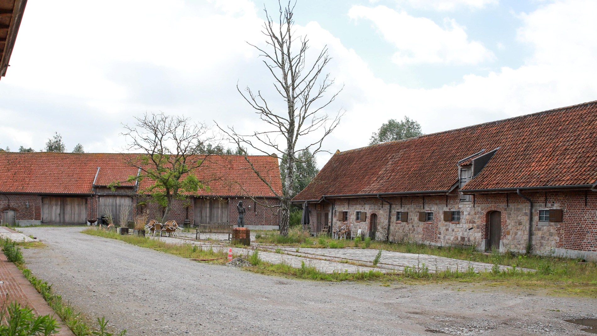 Authenthieke hoeve met bijgebouwen op een domein van ca 2,3 hectare - foto 5