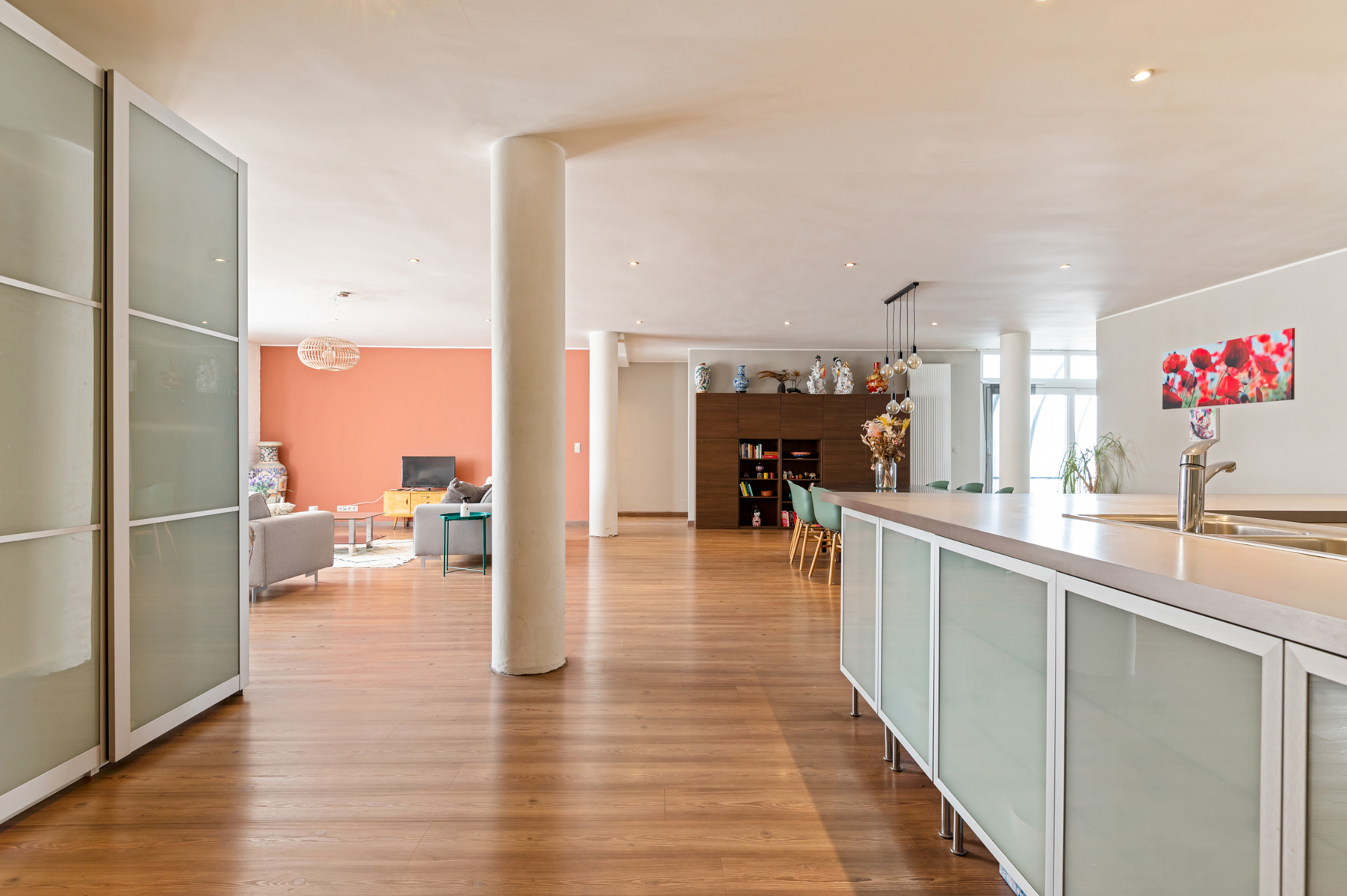 Zeer ruime gerenoveerde loft met staanplaats  - foto 4