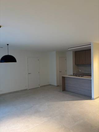 Te huur in Brugge – 2 slaapkamer nieuwbouw appartement in project LUUXModern wonen op een toplocatie vlak bij het historisch centrum.Welkom in LUUX,...